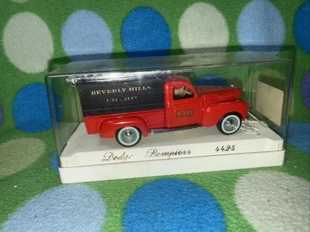Solido Dodge Truck Van With Scale Fire Engine Fire Dept Beverly Hills 1940 Vigile Del Fuoco 1:43 4425