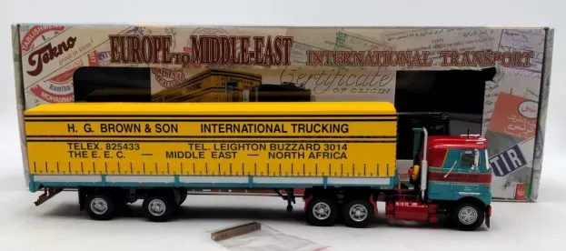 Tekno Mack Brown H.g. Mack F700 2-assige Huiftrailer 1:50 76797