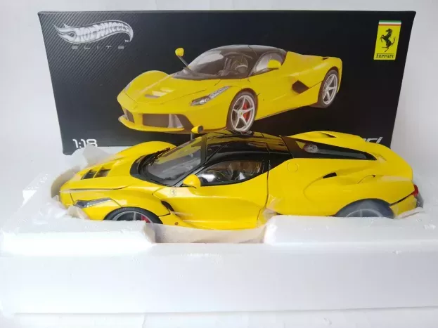 Hot Wheels Ferrari Laferrari 2013 1:18 BCT81