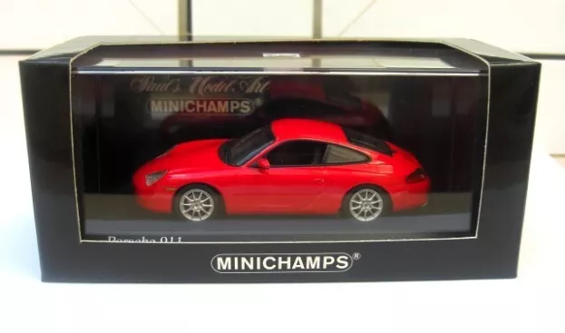 Minichamps Porsche 911 996 Coupe 2001 1:43 400061024