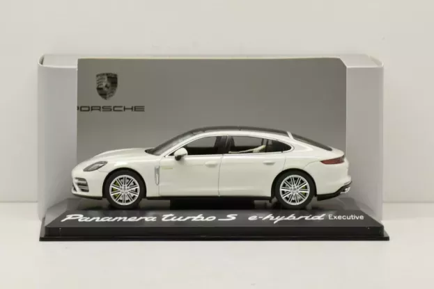 Herpa Porsche Panamera Turbo S E-hybrid Executive 2016 1:43 WAP0207540H