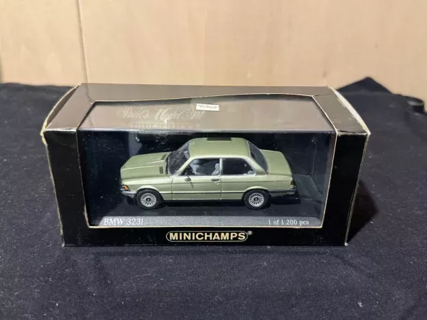 Minichamps Bmw 3-series 323i E21 1975 1:43 430025474
