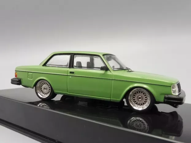 IXO Models Volvo 242 1980 1:43 MOC312