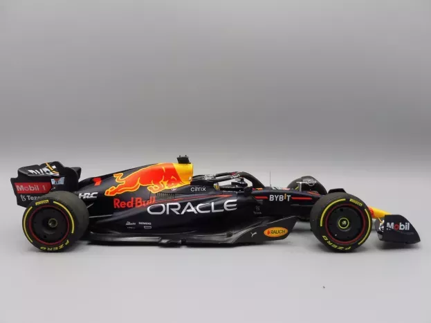 Minichamps Red Bull F1 Rb18 Team Oracle Red Bull Racing N 1 World Champion Winner Miami Gp 2022 Max Verstappen 1:18 110220501