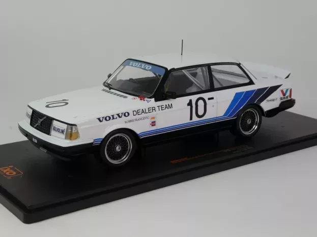 IXO Models Volvo 240 Turbo Team Dealer N 10 Winner Atcc 1986 Robbie Francevic 1:18 18RMC176.22