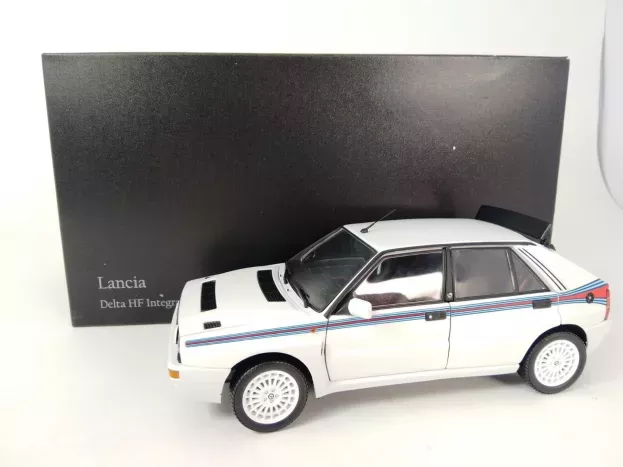 Kyosho Lancia Delta Hf Integrale Evoluzione Ii Martini 5 1991 1:18 08344B