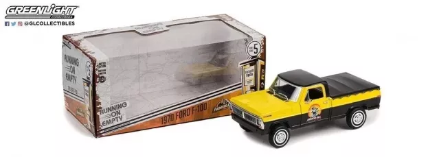 Greenlight Ford F-100 Pick-up Armor All With Black Cover 1970 1:24 85063