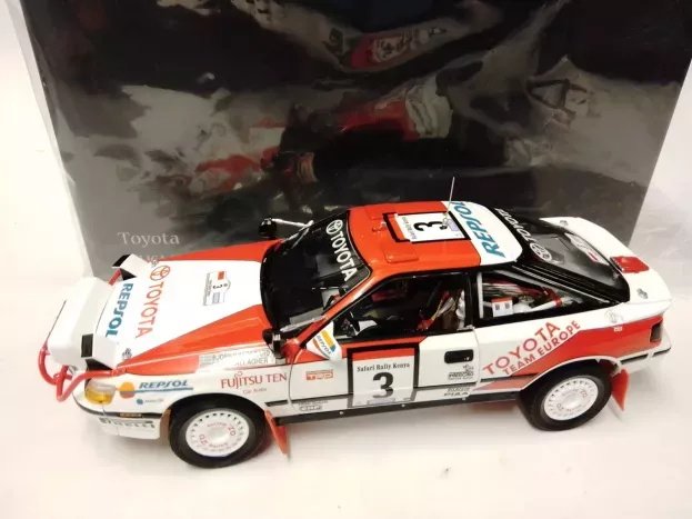 Kyosho Toyota Celica Gt-four St165 night Version N 3 Winner Rally Safari Rally 1990 Bjorn Waldegard Fred Gallagher 1:18 08961A