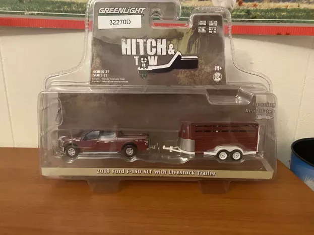 Greenlight Ford F-150 Xlt Pick-up 2019 With Livestock Trailer 1:64 32270D