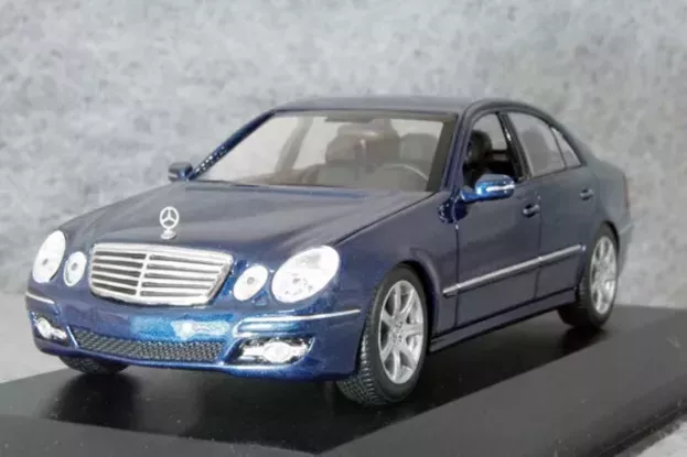 Minichamps Mercedes E-class w211 2006 1:43 940036001