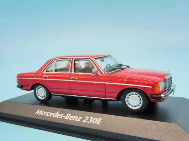 Minichamps Mercedes E-class 230e w123 1982 1:43 940032200