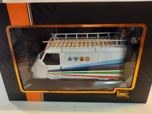 IXO Models Fiat 242 Van Team Fiat Abarth Rally Technic Assistance 1980 1:18 18RMC060XE