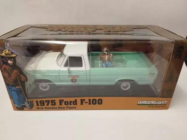 Greenlight Ford F-100 Pick-up Forest Service Green With Smokey Bear Figure 1975 1:18 13636