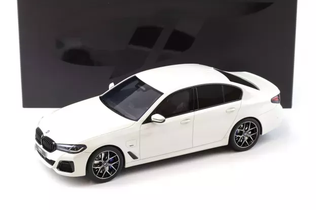 GT Spirit Bmw 5-series 545e Xdrive M-sport f90 2023 1:18 GT496