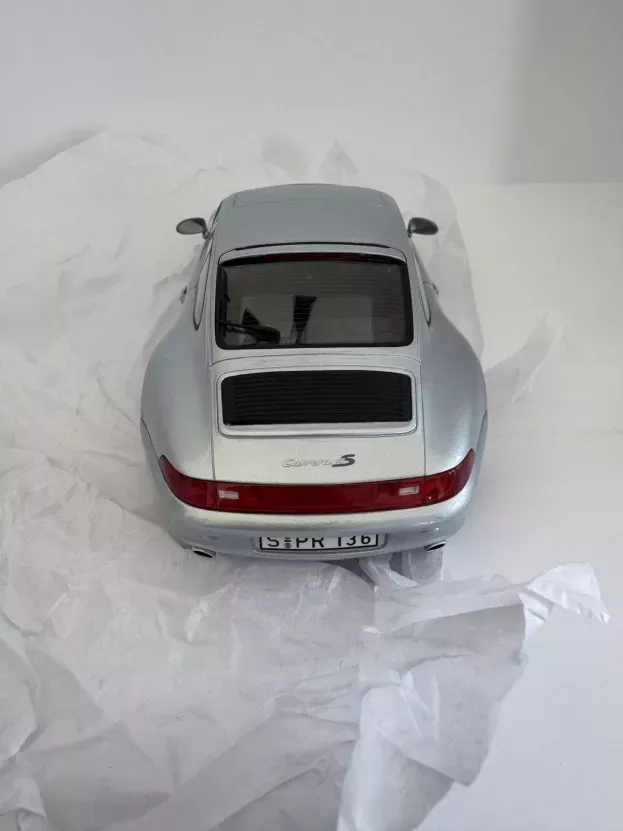 GT Spirit Porsche 911 993 Carrera 4s Coupe 1994 1:18 GT012A
