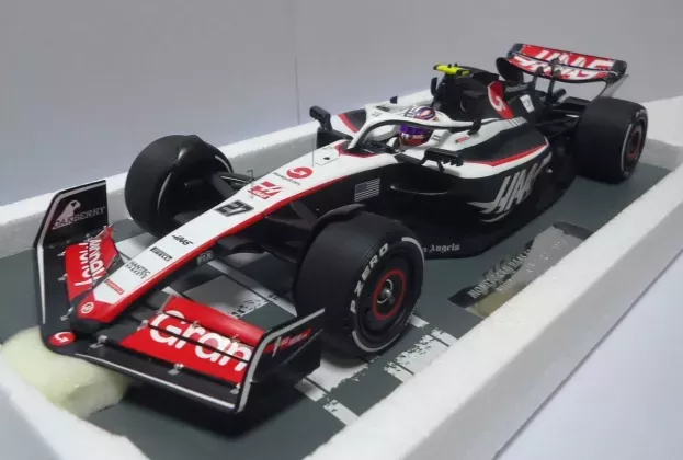 Minichamps Haas F1 Vf-23 Team Moneygram Haas N 27 Season 2023 Nico Hulkenberg 1:18 117230127