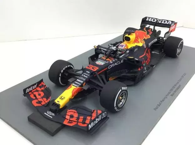 Spark Red Bull F1 Rb16b Honda Ra620h Team Red Bull Racing N 33 Winner Dutch Gp 2021 Max Verstappen With Pit Board 1:18 18S601