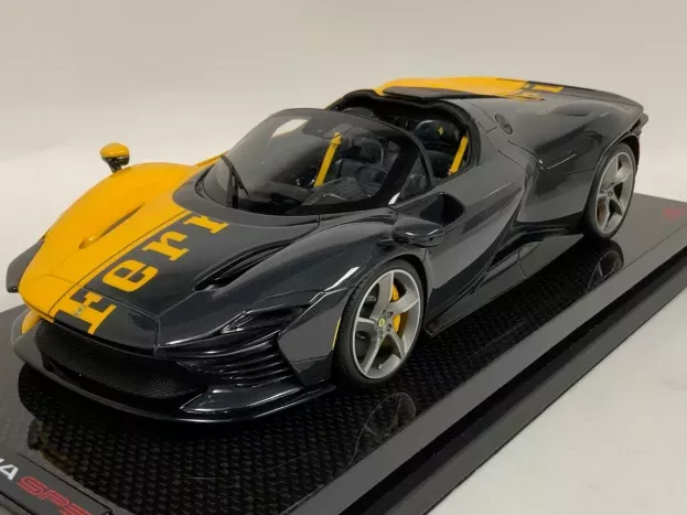 MR Models Ferrari Daytona Sp3 599+1 Closed Roof Special Livery 2022 Con Vetrina With Showcase 1:18 FE036SE6