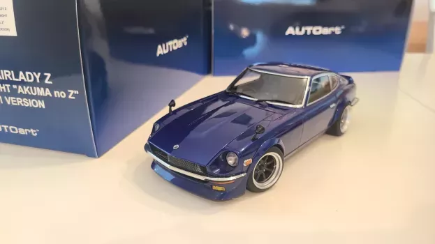 AUTOart Nissan Fairlady Z s30 Wangan Midnight Akuma No Z comic 1 Version 1990 1:18 77453