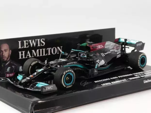 Minichamps Mercedes F1 W12 Mercedes M12 Eq Power+ Team Amg Petronas Motorsport Formula One N 44 Winner Brazilian Gp with Flag 2021 Lewis Hamilton 1:43 410212044