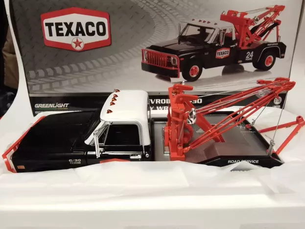 Greenlight Chevrolet C-30 Pick-up Texaco Carro Attrezzi Wrecker Road Service 1970 1:18 13625
