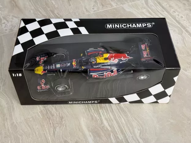 Minichamps Red Bull F1 Rb7 N 1 Winner Gp Japan Sebastian Vettel 2011 World Champion 1:18 110110301
