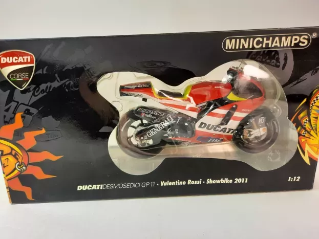 Minichamps Ducati Desmosedici Gp11 Ducati Team N 46 Motogp Showbike 2011 Valentino Rossi 1:12 122100146