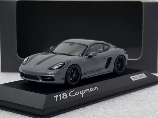 Minichamps Porsche 718 982 Cayman Coupe 2018 1:43 WAP0204180RCAY