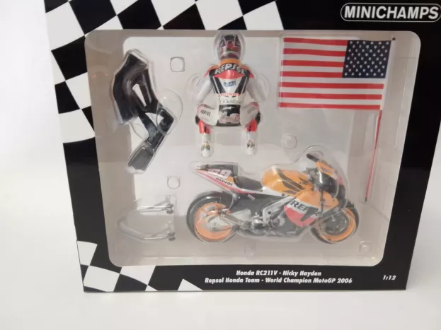 Minichamps Honda Rc211v N 69 Motogp Nicky Hayden 2006 World Champion With Figure And Flag 1:12 122061169