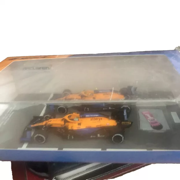 Spark Mclaren F1 Set 2x Coffret Mcl35l Team Mclaren N 3 Winner Italy Gp 2021 Daniel Ricciardo With Pit Board + N 4 2nd Italy Gp 2021 Lando Norris With Pit Board 1:43 S7694