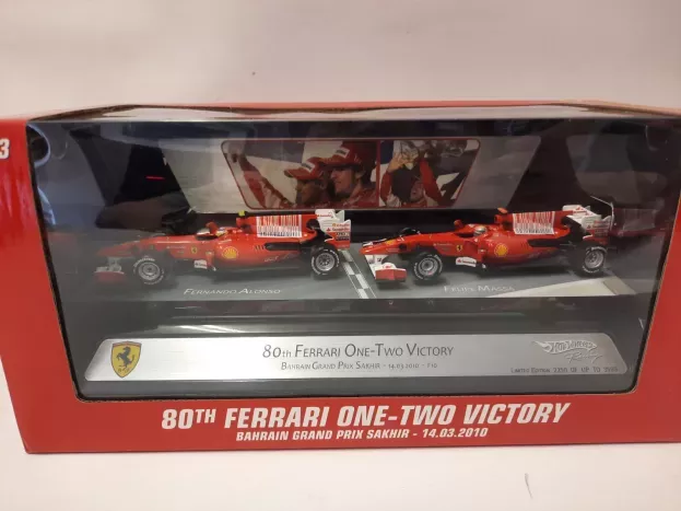 Hot Wheels Ferrari Set 2x F1 F10 N 7 N 8 1st 2nd Gp Bahrain 2010 F.alonso F.massa 1:43 V7423
