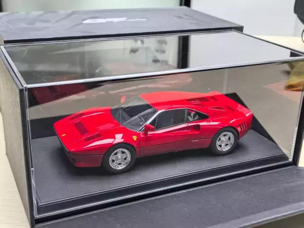 Top Marques Ferrari 288 Gto 1984 1:18 TOP120A