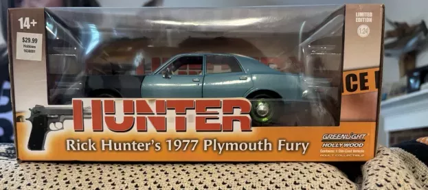 Greenlight Plymouth Fury Police 1977 Hunter 1:24 84152
