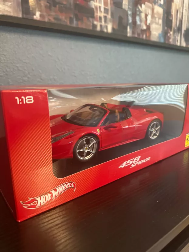 Hot Wheels Ferrari 458 Italia Spider 2011 1:18 X5527