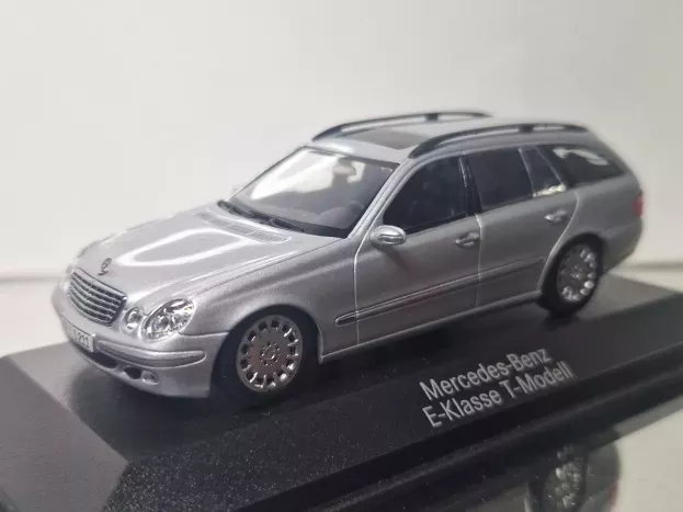 Minichamps Mercedes E-class T-model S211 2003 1:43 400031512