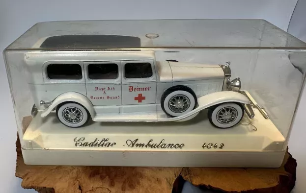 Solido Cadillac Ambulance Benuer 1930 1:43 4042