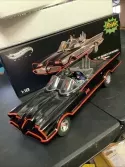 Hot Wheels Batman Batmobile 1966 Classic Tv Series With Figures Batman And Robin 1:18 BCJ95