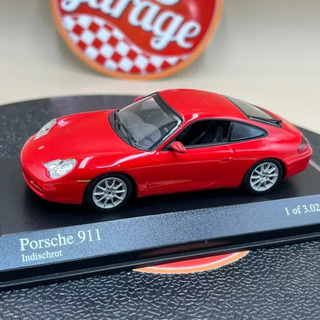 Minichamps Porsche 911 996 Coupe 2001 1:43 400061024