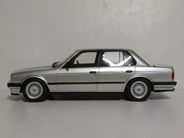 Ottomobile Bmw 3-series 325i e30 1988 1:18 OT912