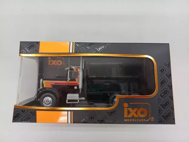 IXO Models Freightliner Flc 120 64t Tractor Truck 3-assi 1977 1:43 TR186.22