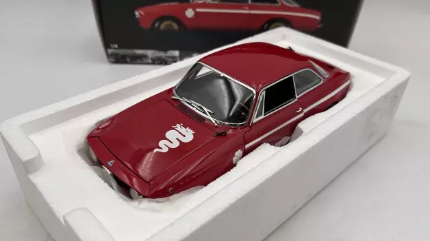 Minichamps Alfa Romeo Gta 1300 Junior 1972 1:18 100120500