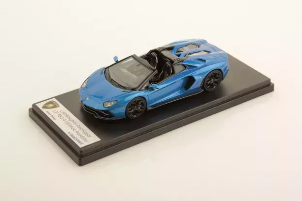 Looksmart Lamborghini Aventador Lp780-4 Ultimae Roadster 2021 1:43 LS532A