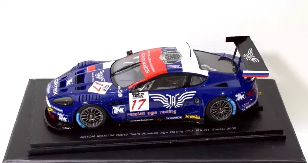 Spark Aston Martin Dbr9 N 17 Fia 2005 1:24 S2405