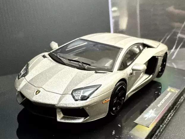 Hot Wheels Lamborghini Aventador Lp700-4 2011 Batman The Dark Knight Rises 1:43 BCK06