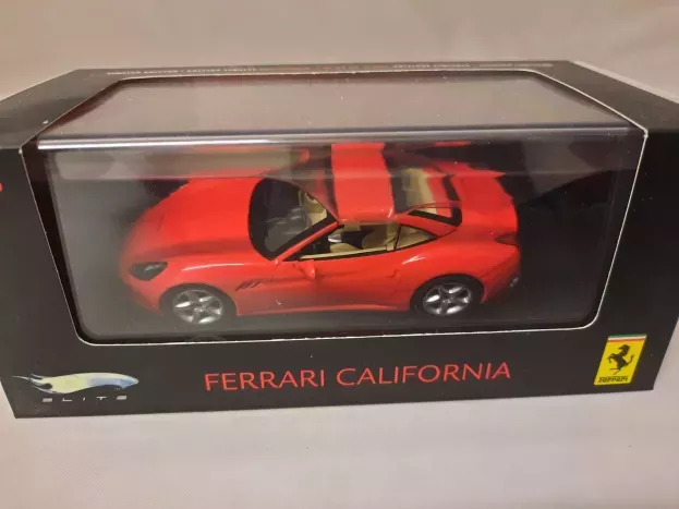 Hot Wheels Ferrari New California Spider Hard-top 2008 1:43 R9743