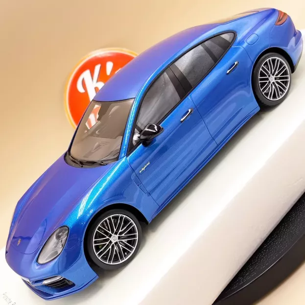 Spark Porsche Panamera Turbo S E-hybrid 2017 1:18 18S284