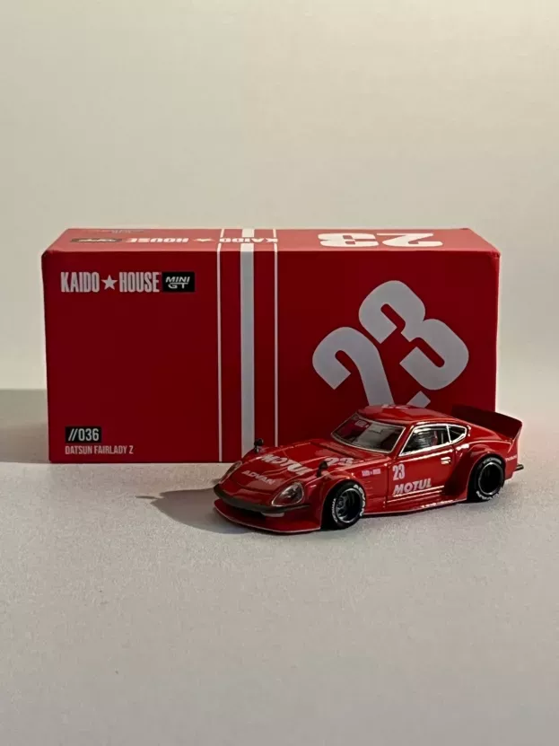 Mini-GT Datsun Fairlady Z N 23 Kaido House Coupe Motul 1975 1:64 KHMG036