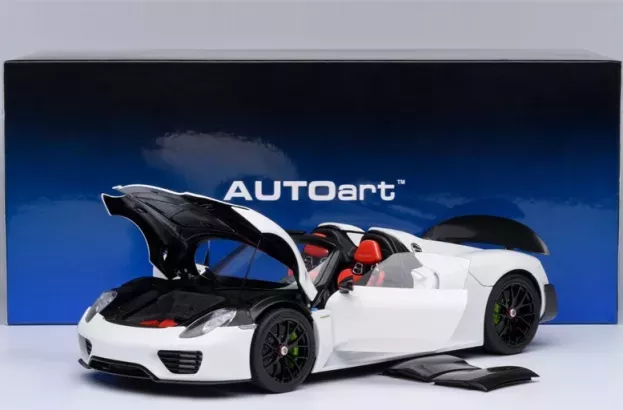 AUTOart Porsche 918 Spyder Weissach Package 2013 1:18 77920