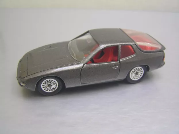 Solido Porsche 924 Turbo 1978 1:43 1051