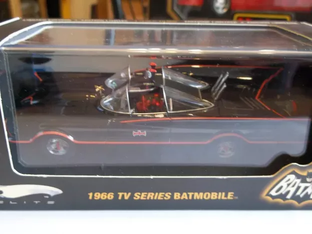Hot Wheels Batman Batmobile 1966 Ruote Sterzanti 1:43 R1795